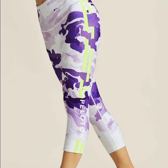 Peloton Pants - PELOTON WITH Camo HW Capri